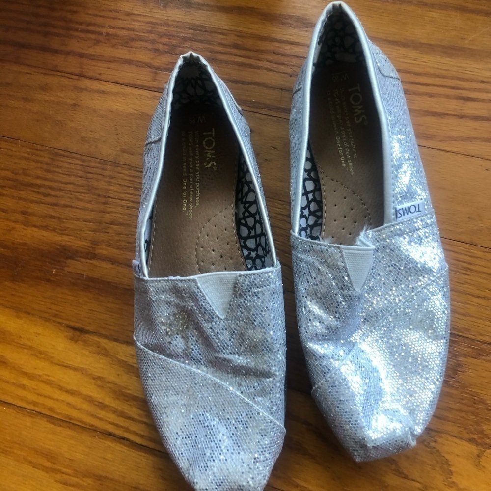 TOMS women’s slip on it’s glitter Silver Sparkly color